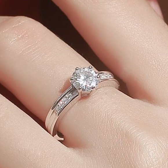 1 Carat Moissanite Ring with 925 Sterling Silver Band- RESIZABLE RING - Picture 4 of 5